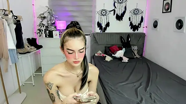 AlexandraMooree webcam