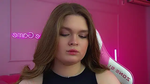 CrystalLyons webcam