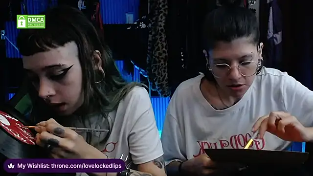 lovelockedlips webcam