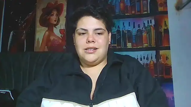 Hailey_Curvy webcam