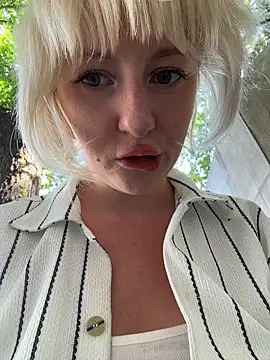 RonnieKiss webcam