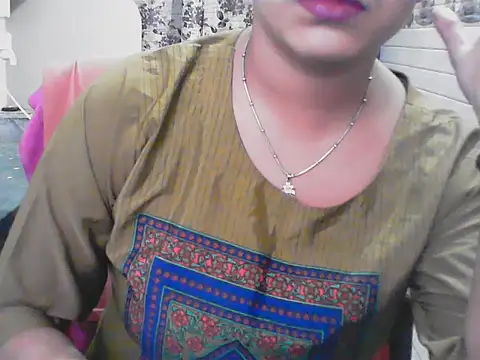 LovingPihu live cam on StripChat