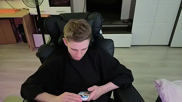 angryzan webcam