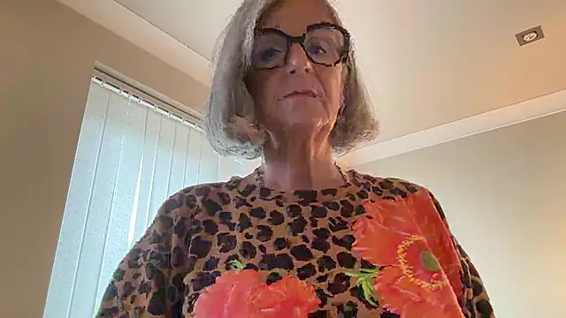 NaughtyMonicaUK webcam