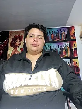 Hailey_Curvy webcam