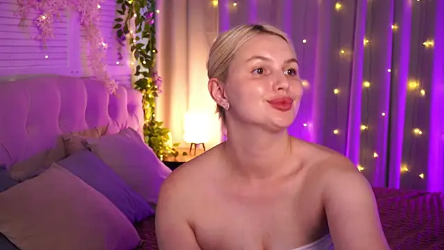 AmeliaWeells webcam