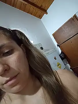 Camilitaa33 webcam