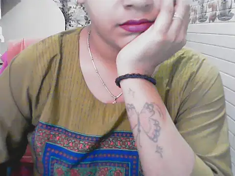 LovingPihu webcam