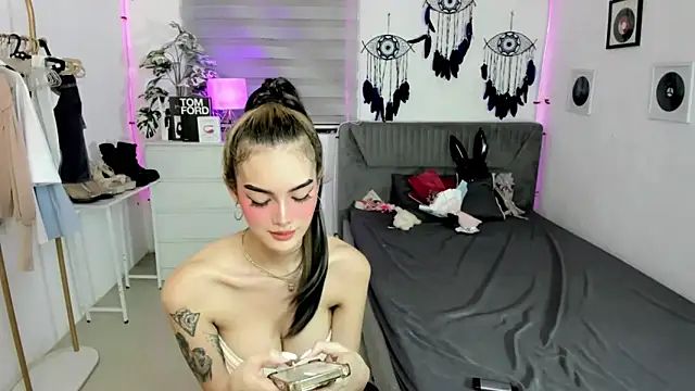 AlexandraMooree webcam