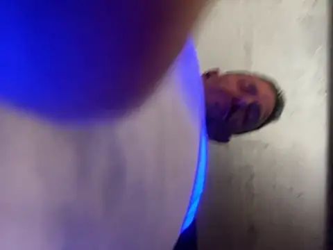 Gman143187 live cam on StripChat