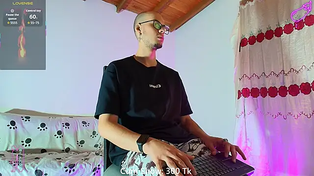 Vlad__night live cam on StripChat