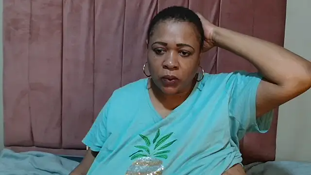 BUSTYQUEEN56_ live cam on StripChat