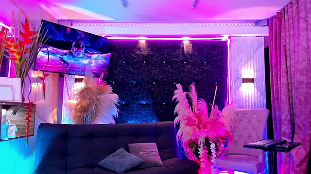 Queens_Wonders_Blonders live cam