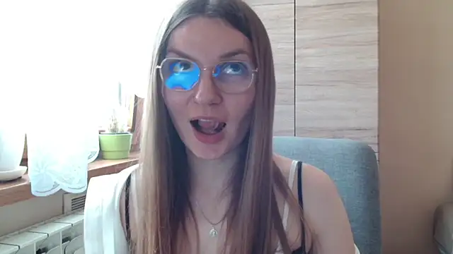 LooveELLYx webcam