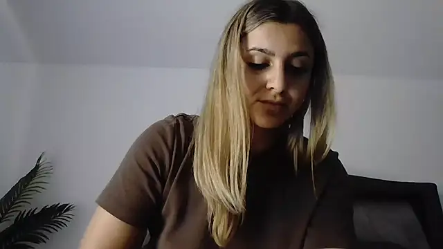 NicolePlay webcam
