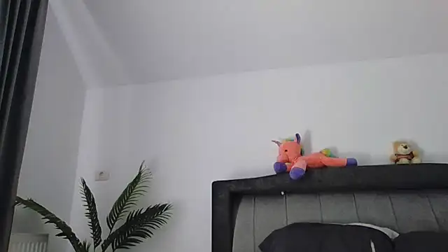 NicolePlay webcam