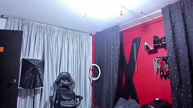 Modella: Almaazz