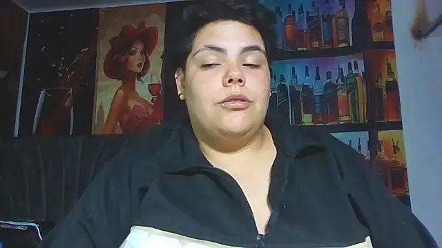 Hailey_Curvy webcam