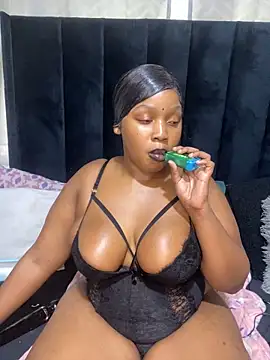 THICKBARBIE32 webcam
