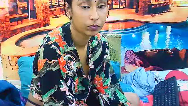 IndianSexyButt webcam