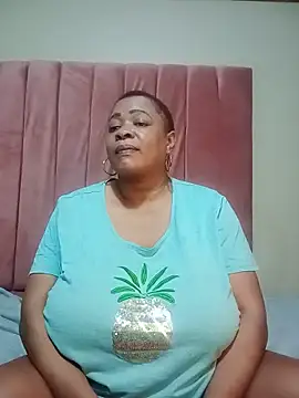 BUSTYQUEEN56_ webcam