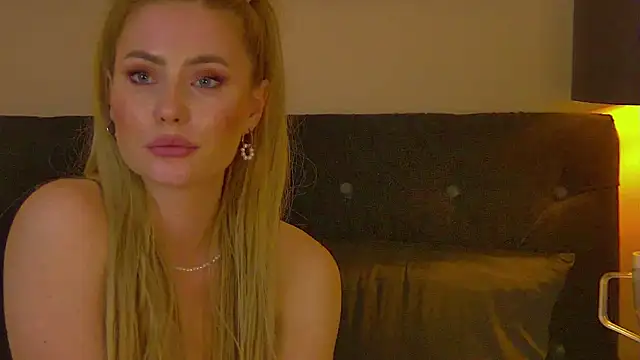 MisshaNight webcam