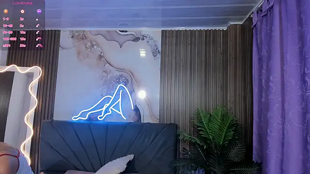 Moonshine_tay1 live cam on StripChat