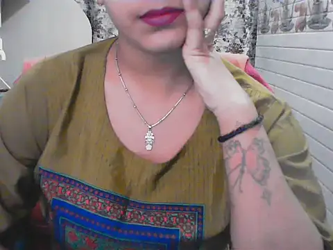 LovingPihu webcam