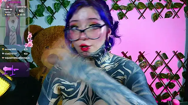 LucyChabs_ live cam on StripChat