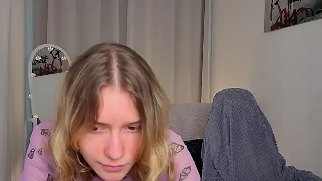 MilanaRayy live cam on StripChat