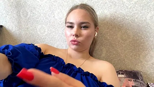 Cary_blonde live cam on StripChat