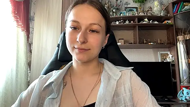 tailiedguest (F teen) - squeeze my boobs