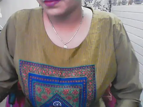 LovingPihu webcam