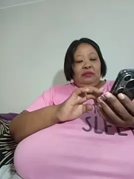 nancy111 (F milf) - Make me squit and cum on my toy