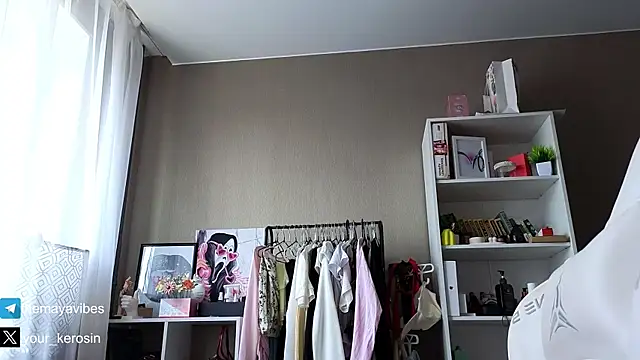 Maya_Rave webcam