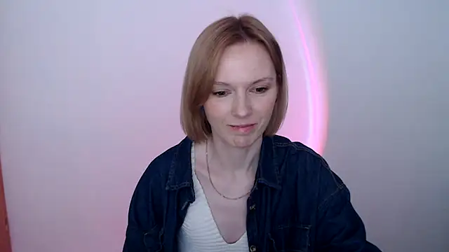 AdelleLovee_ webcam