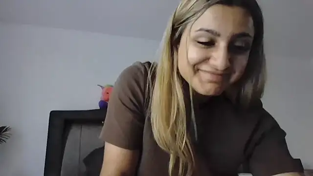 NicolePlay webcam