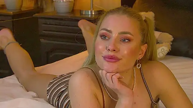 MisshaNight webcam