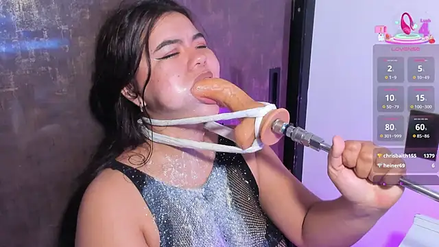 klhoe_boobs webcam