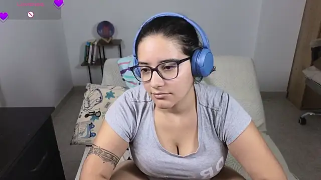 blue__moon_ live cam on StripChat