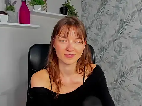 KiraBliss28 webcam