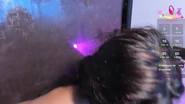 klhoe_boobs webcam