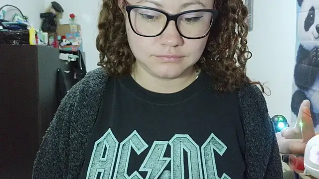 curly_greeneyed webcam