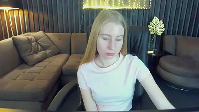 Alina_Blonde webcam