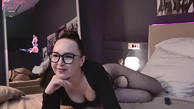 TishaSilverr webcam