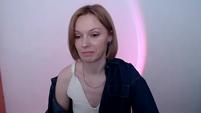 AdelleLovee_ webcam