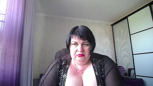 AlluringCurves webcam