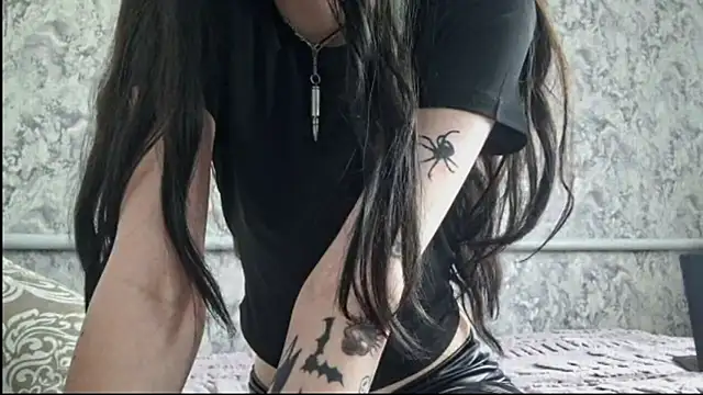 KrissyHiott webcam