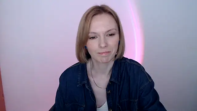 AdelleLovee_ webcam
