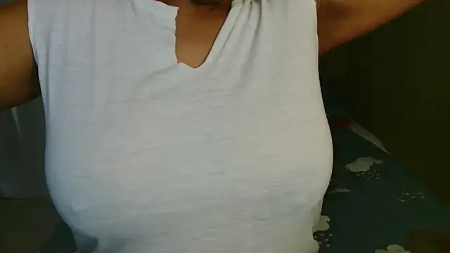 Lillyan_N live cam on StripChat